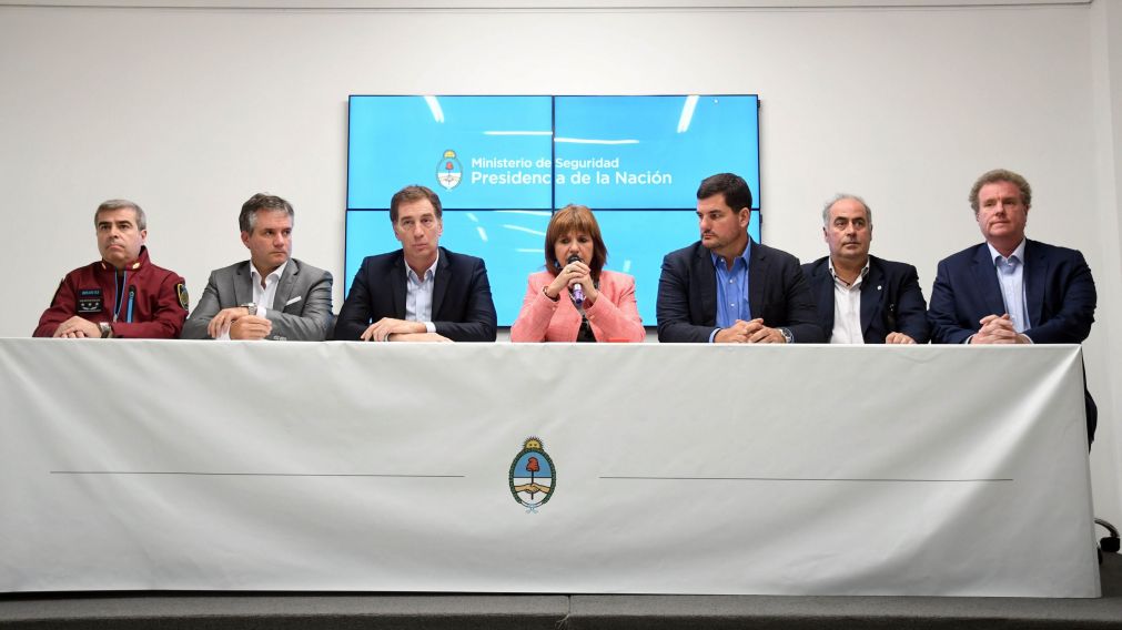La ministra Bullrich junto con toda la cartera de Seguridad (Télam).