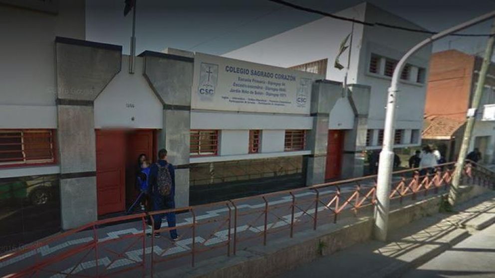 Los hechos ocurrieron en un colegio de Dock Sud. (Google Street View)
