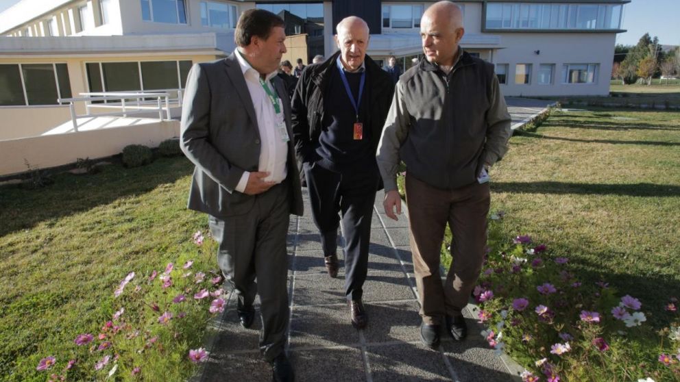Lavagna durante la reunión con Weretilneck