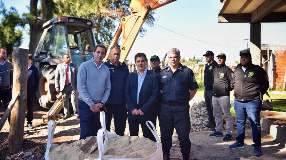Julio Garro, Cristian Ritondo y Fabián Perroni participaron del operativo.