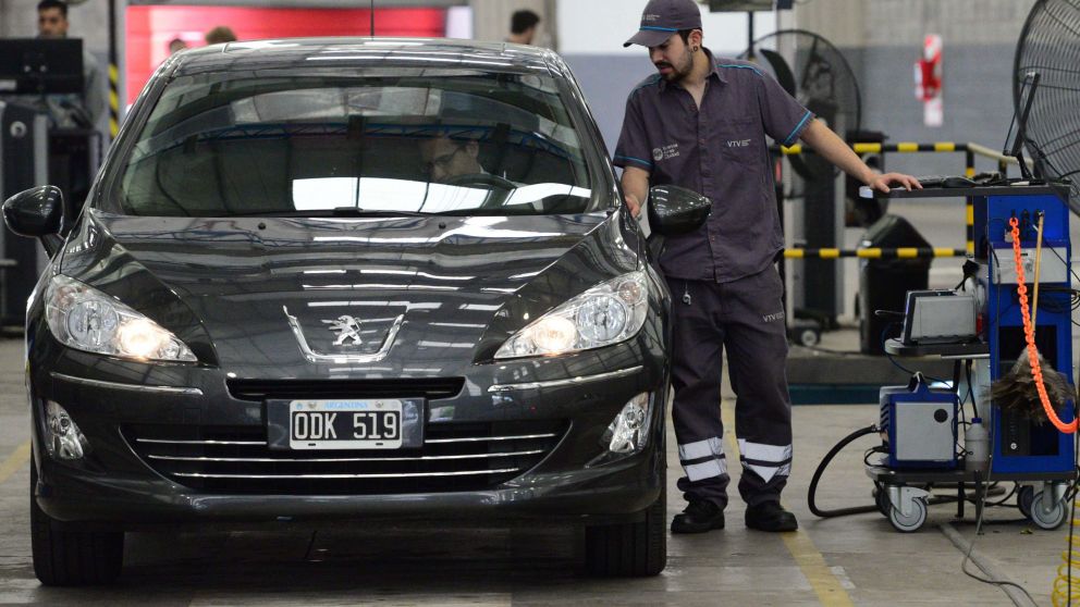 La verificación obligatoria pasó a $1.363 en autos y $512 en motos.