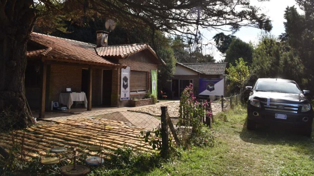 En este campo de San Antonio de Areco estaba escondida la droga.
