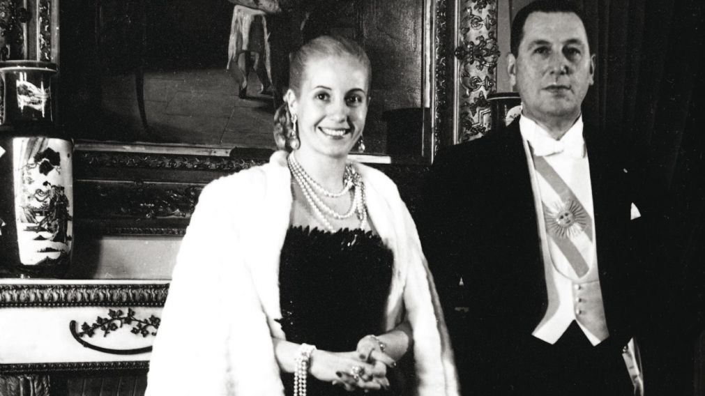 "Su pueblo la quería vestida de lujo", asegura Julio Bárbaro.