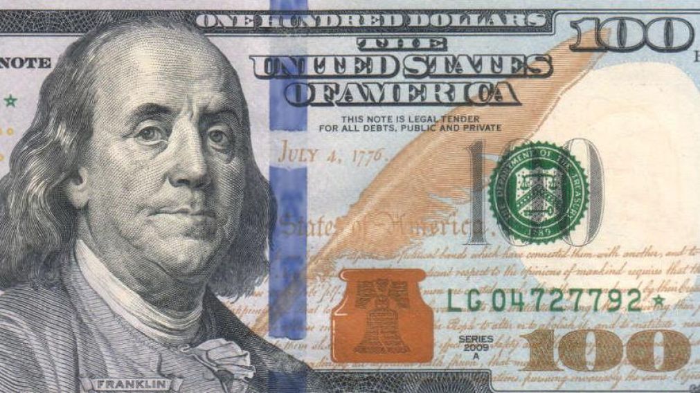 Un billete de 100 d�lares equivale a $4.636 pesos.