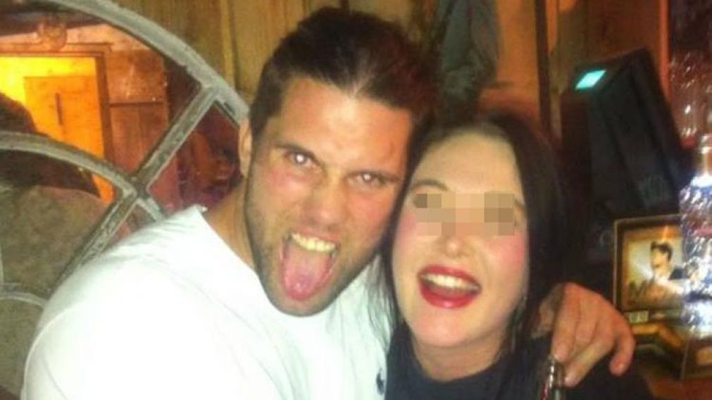 Intent� sacarle los ojos a su novia embarazada por un "Me Gusta" en Facebook