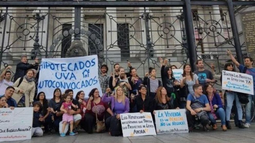 El colectivo "hipotecados UVA" sigue creciendo y reclamando una solución urgente al gobierno.