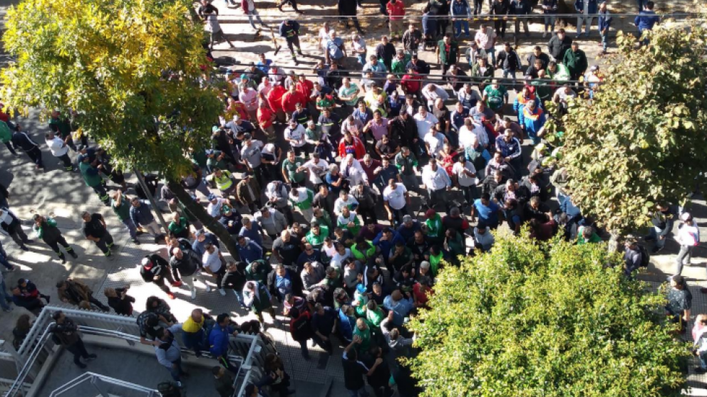 En el operativo participaron más de 150 gendarmes (Gentileza: @cgt_camioneros).