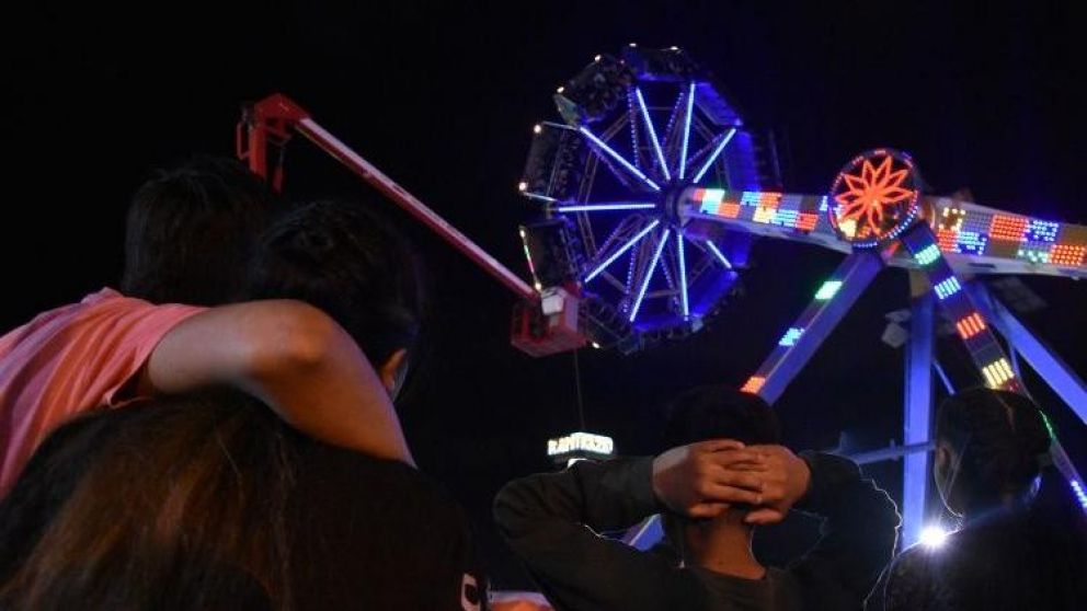 La gente que estaba debajo del juego se agarraba la cabeza.