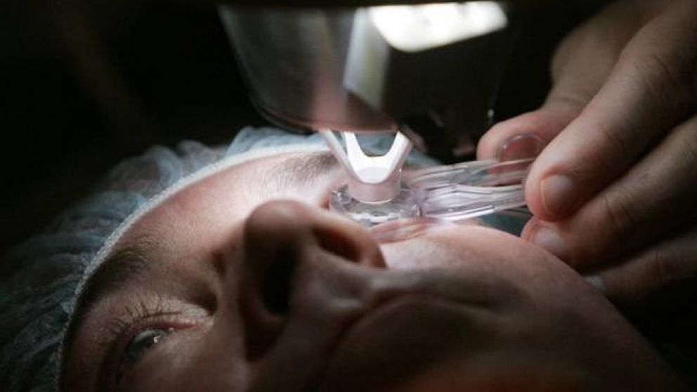 La mujer sufre de dolores de cabeza y visi�n doble (Foto ilustrativa)