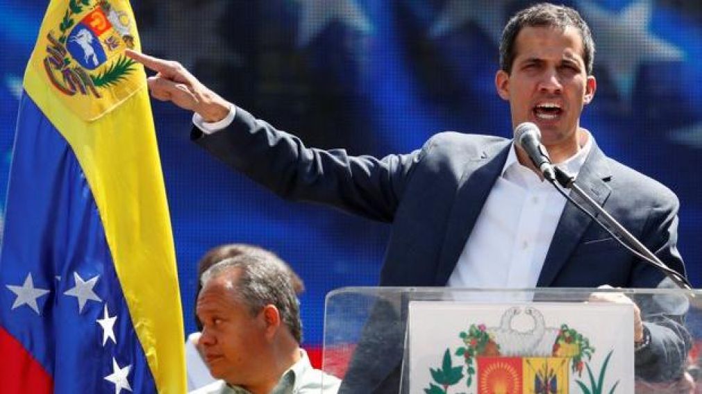 Convocó a los ciudadanos a través de Twitter.