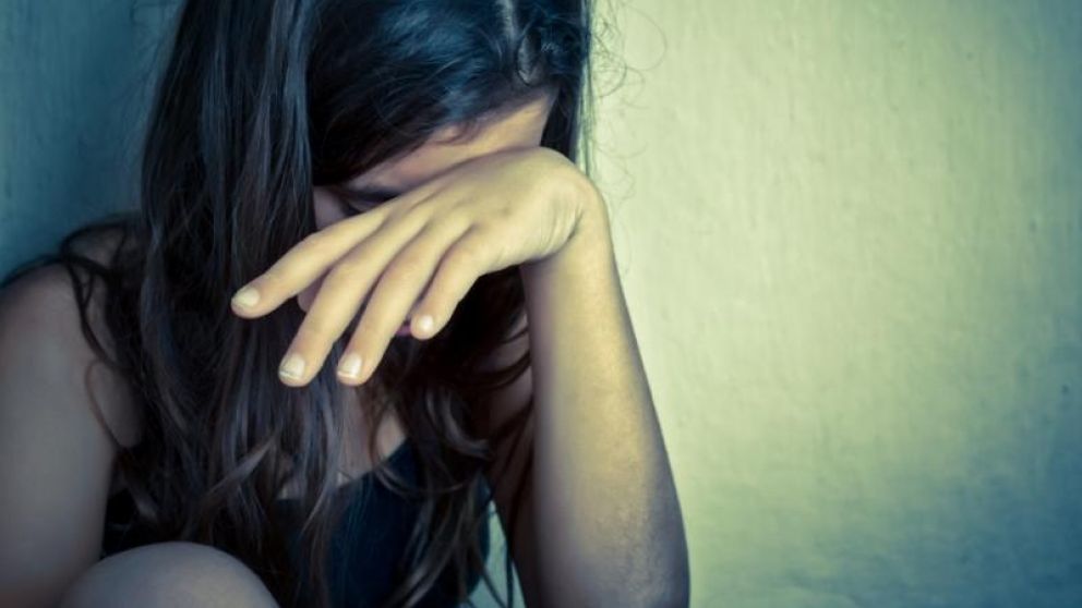 La víctima recibe contención por parte del Departamento de Niñez y Familia del municipio de El Calafate (Foto ilustrativa)