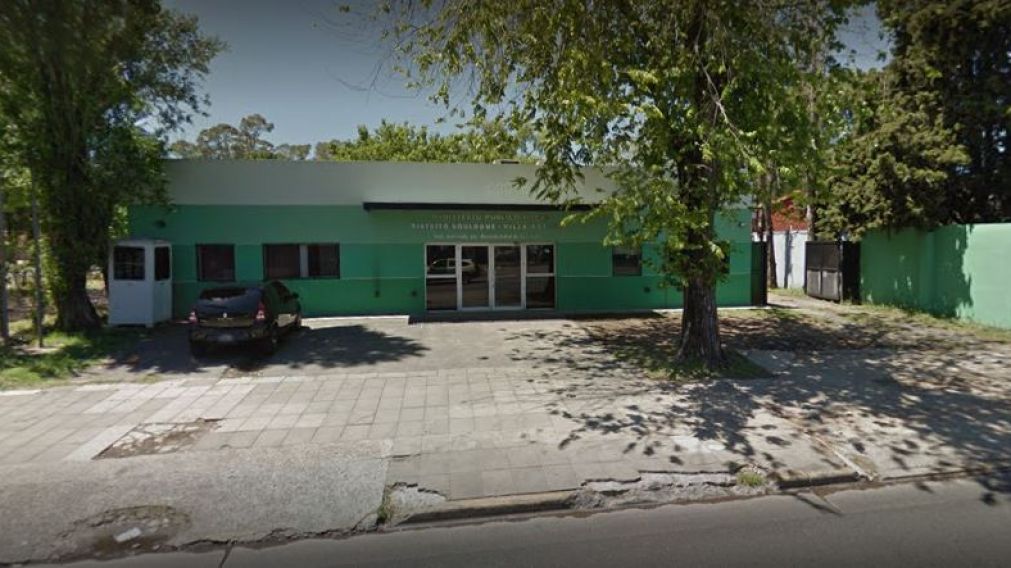 El artefacto fue dejado en este edificio (Google Street View).