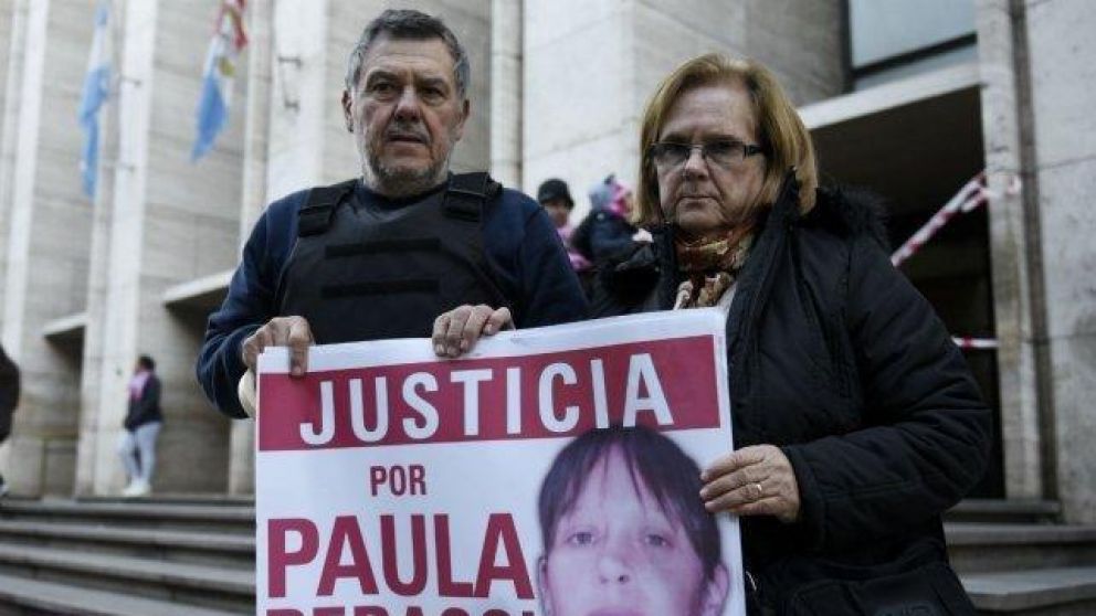 Los padres de la joven conmocionados por el fallo.