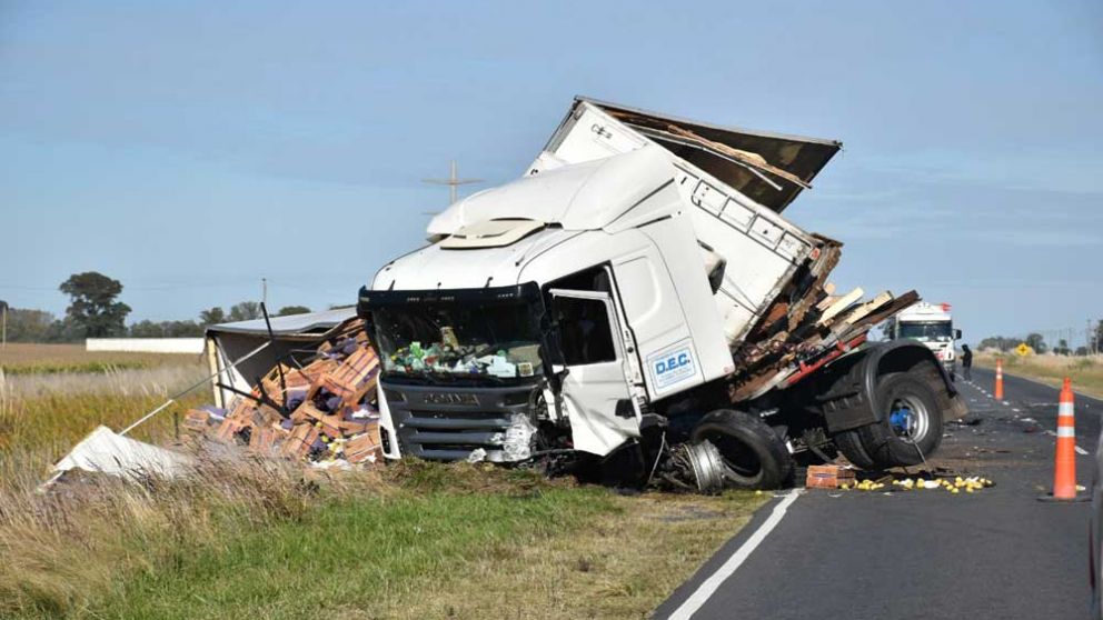 Estado en que quedó el camión tras el choque.