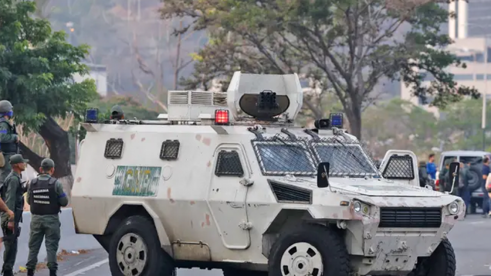 El levantamiento fue convocado por Guaidó en la base aérea La Carlota, al este de la ciudad de Caracas.