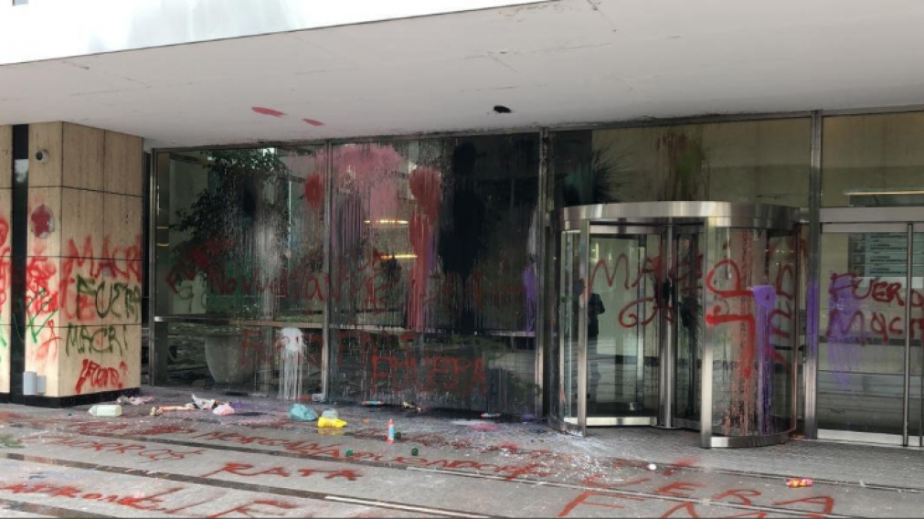 Los manifestantes denuncian que JP Morgan lleva adelante un "proceso de saqueo a costa del trabajo y la miseria de millones de trabajadores y trabajadoras" (Fuente: Twitter).