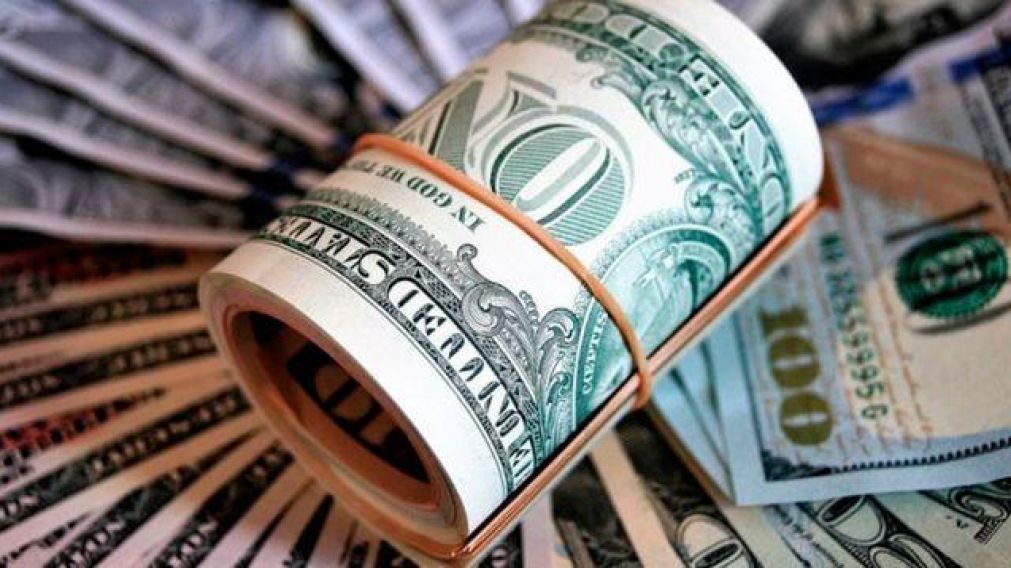 El mercado reaccionó tras el anuncio de las nuevas medidas y la divisa retrocedió.