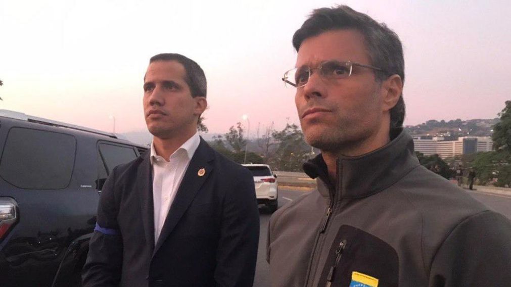 Juan Guaidó, junto con el liberado opositor Leopoldo López.