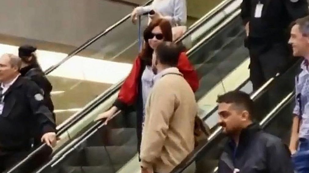 Cristina Kirchner volvió al país tras 10 días en Cuba.