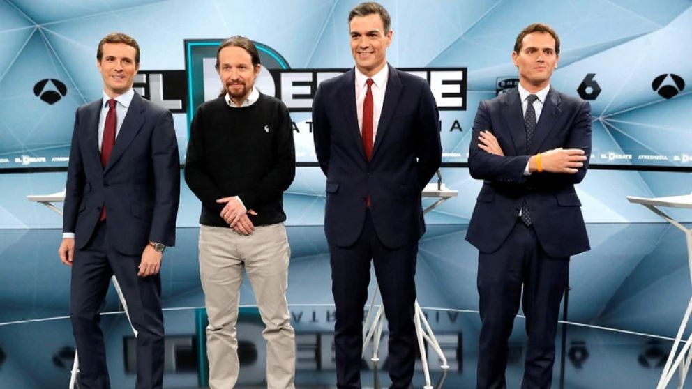 De izquierda a derecha los candidatos Pablo Casado, Pablo Iglesias, Pedro Sánchez y Albert Rivera. (EFE)