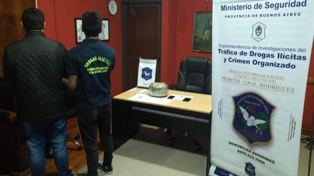 Sorprendieron a narco que llevaba “torta de marihuana”: pesaba más de cinco kilos.