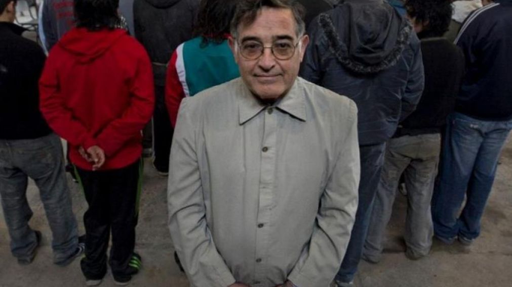 El cura se mostró feliz tras el fallo judicial. (Télam)