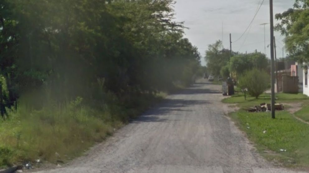 El macabro asesinato del sexagenario se produjo en esta cuadra, en la localidad bonaerense de Chivilcoy.