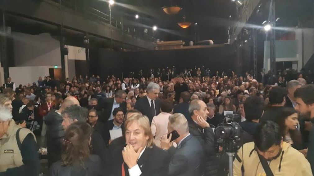 A sala llena, comenzó la 45° Feria del Libro