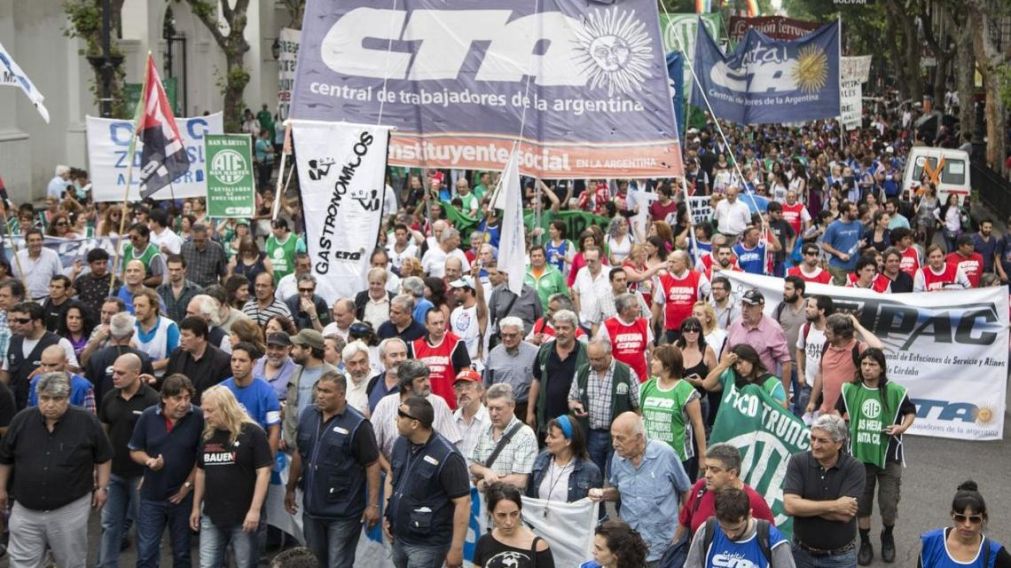 El paro organizado con la CTA sigue sumando adherentes.