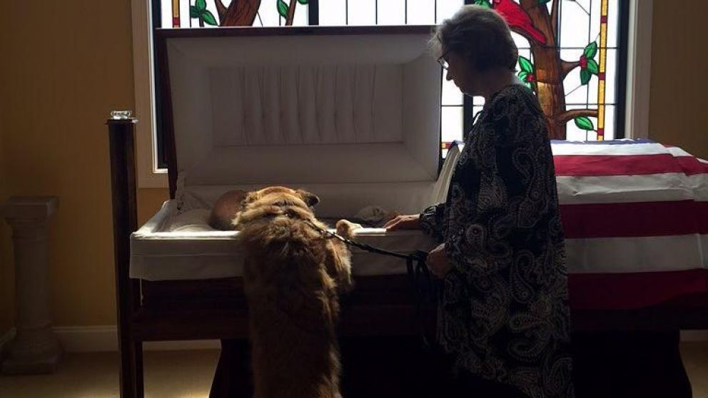 La imagen fue publicada por la cuenta de Facebook de la funeraria. (James Funeral Home)