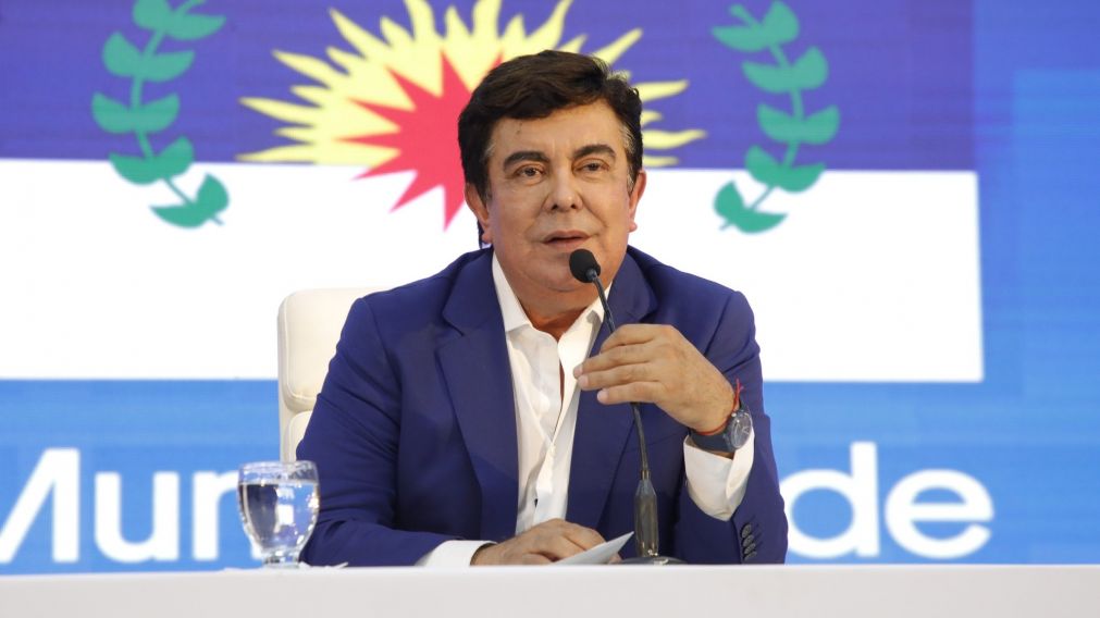Fernando Espinoza cruzó a Javier Milei y le realizó un pedido puntual.
