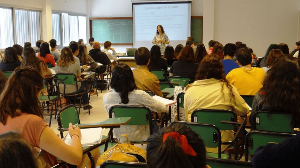 La conmemoraci�n del D�a del Profesor recuerda la labor de quienes forman y gu�an a las nuevas generaciones en todo el pa�s.