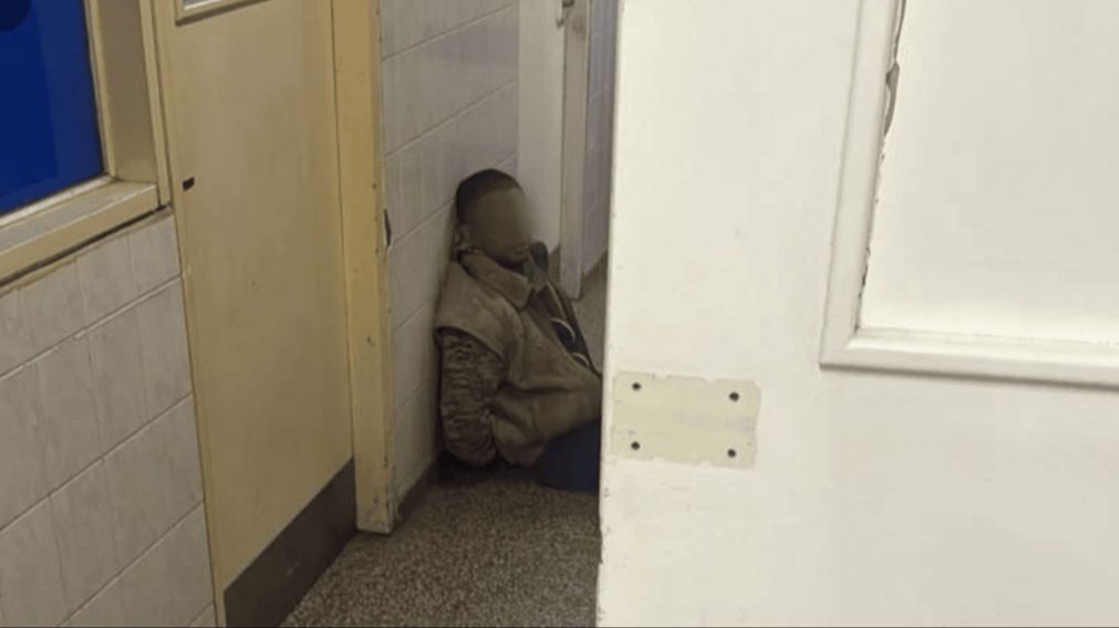 Ingresó a un hospital robó en la sala de médicos y fue detenido.