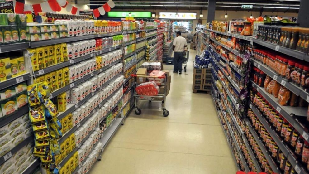 Un supermercado ofrece varios puestos laborales.