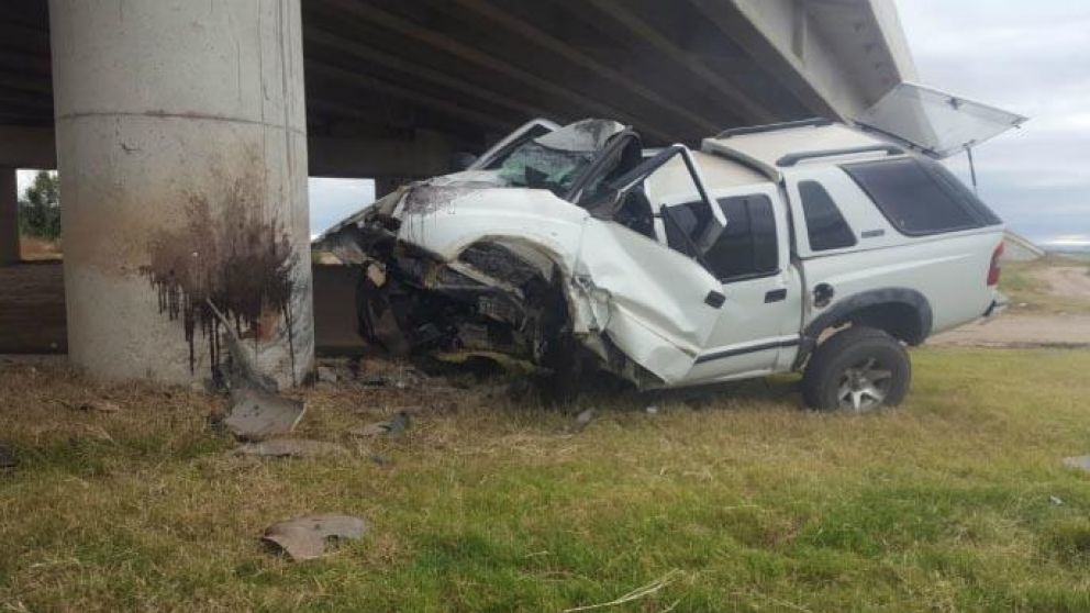Tras el fatal impacto. Así quedó la camioneta que conducía. (Gentileza Telediariodigital)