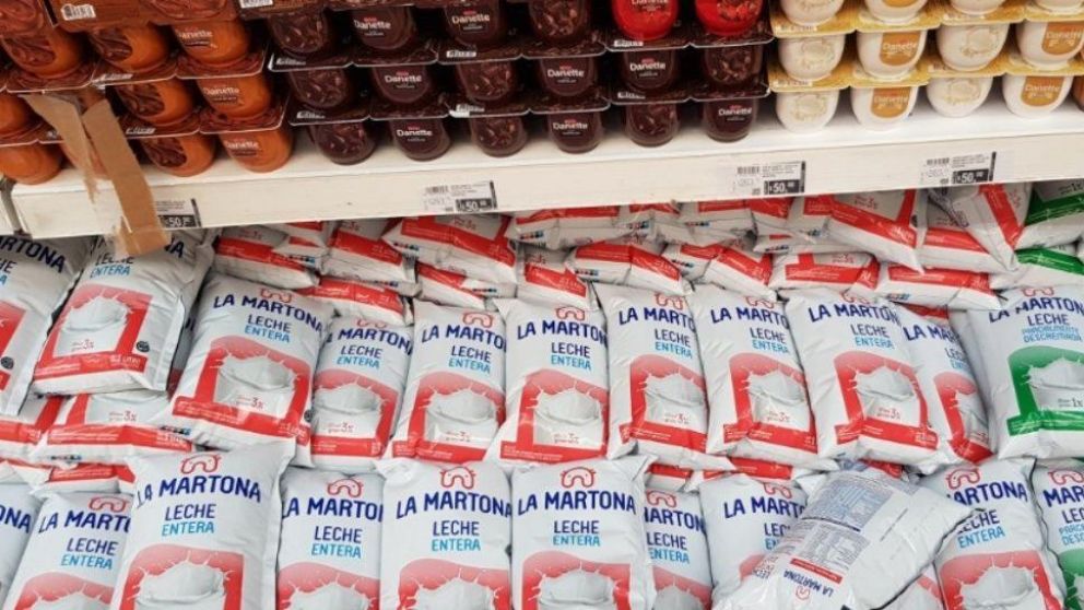 Los supermercados se adelantaron a la fecha fijada por el Gobierno (lunes) para colocar los "esenciales".