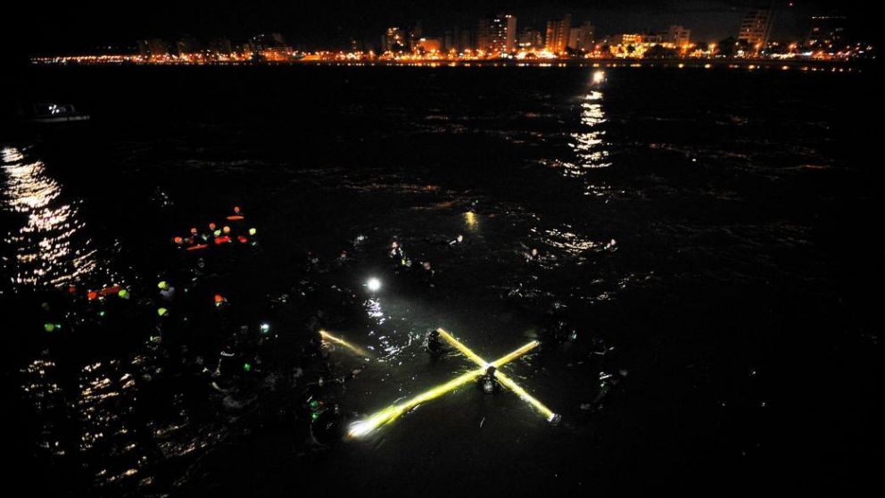 A nado en Madryn. Uno de los Vía Crucis más atractivos del mundo. (Gentileza Secretaría de Turismo)
