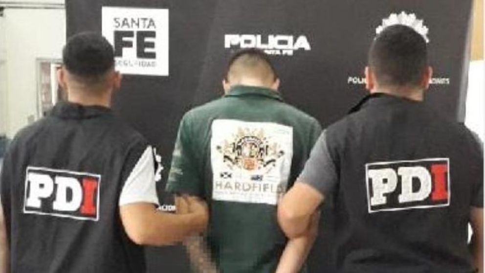 El detenido también es acusado por brindar falso testimonio.