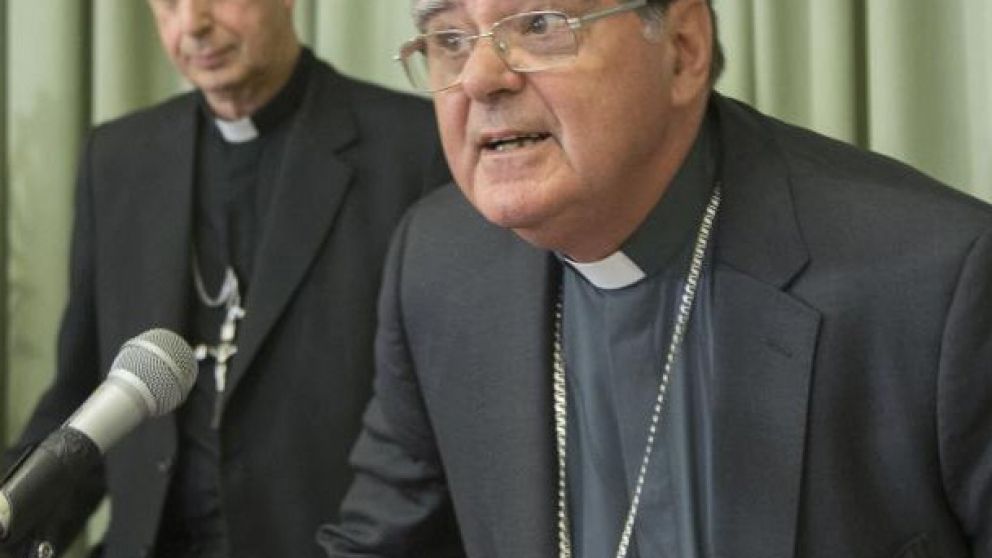 Monseñor Oscar Ojea, titular del Episcopado, y el cardenal Mario Poli.