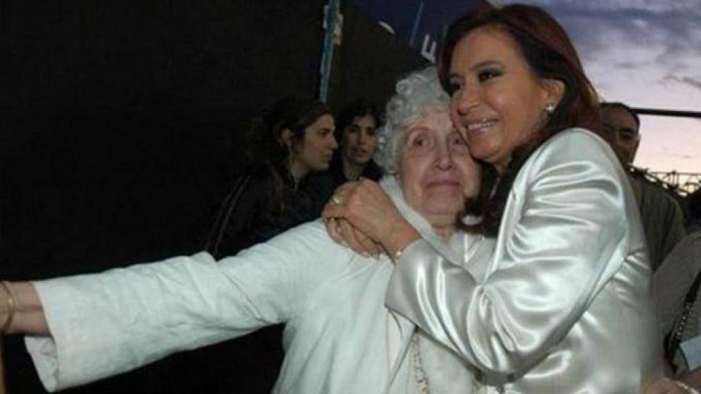 Ofelia y Cristina, en tiempo felices. (Imagen de archivo)
