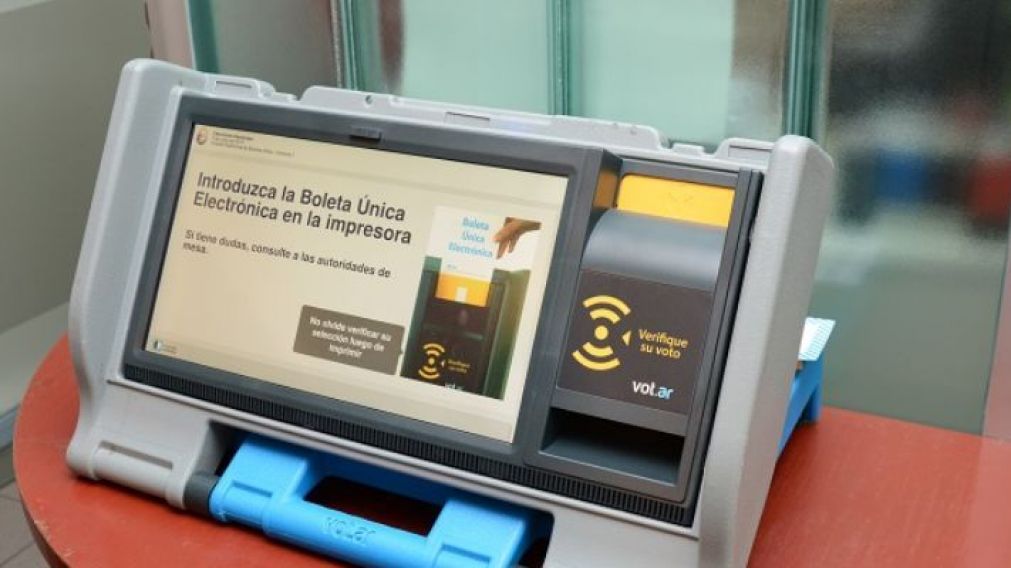 El voto electrónico no genera la confianza que aparenta.