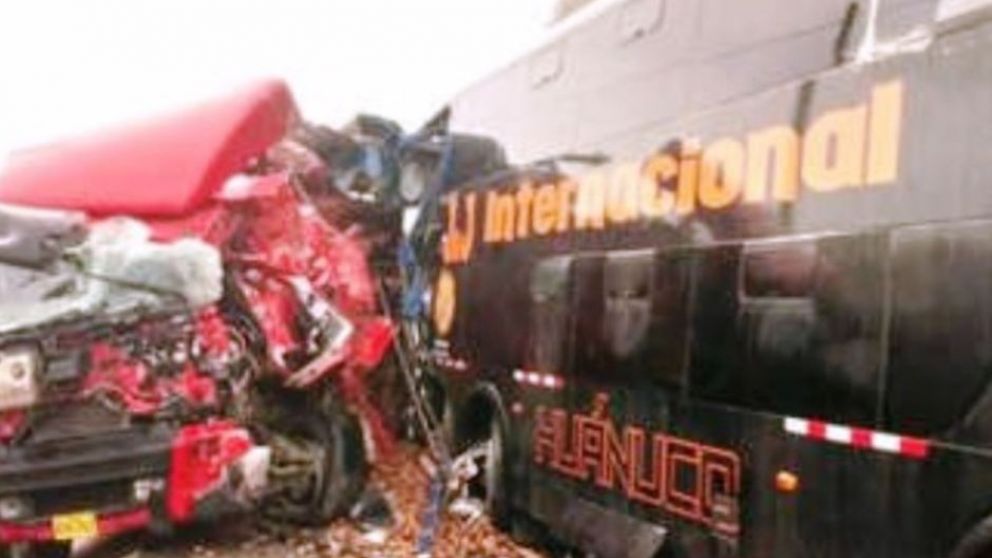 El accidente ocurrió aproximadamente a las 4:00 a.m. (Twitter)