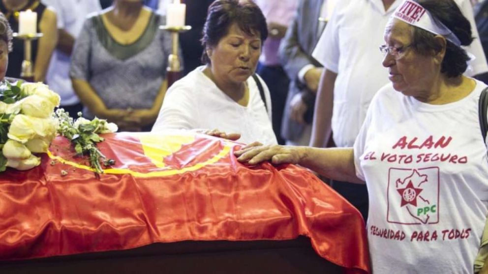 Miles de seguidores despidieron los restos de García.