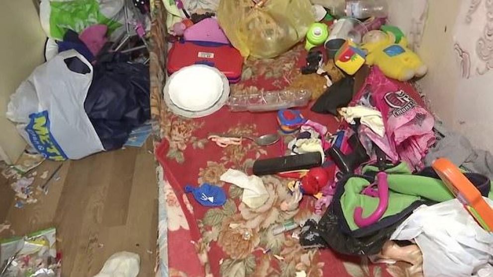 La habitación donde los nenes pequeños quedaron atrapados en la miseria durante nueve días sin comida. (Gentileza: Daily Mail)