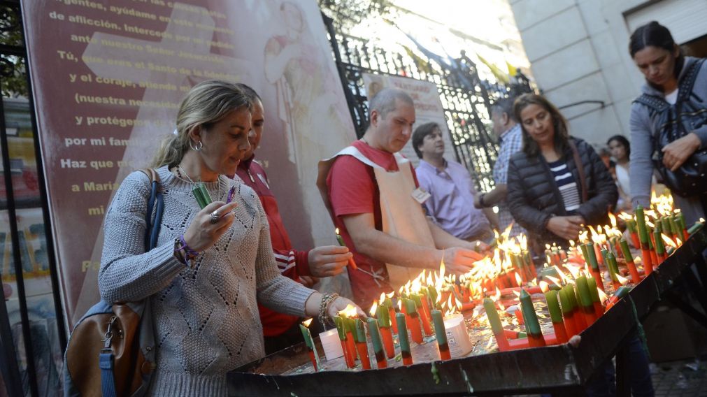 Cientos de fieles se acercaron a la Parroquia. (Crónica/Pérez Re)