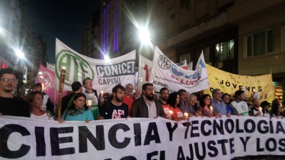 Científicos e investigadores hicieron sentir sus reclamos contra el ajuste.