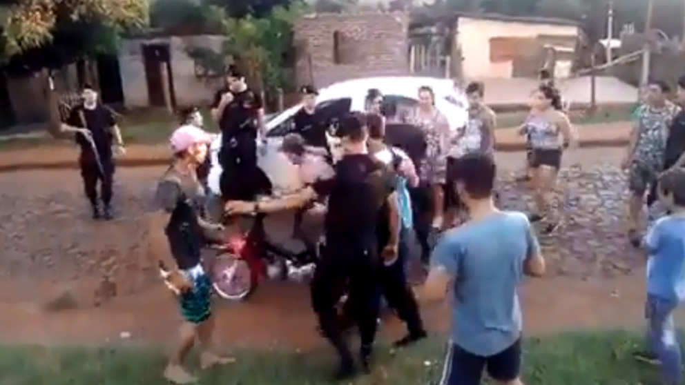 Vecinos entorpecieron trabajo policial y terminaron demorados en Oberá.