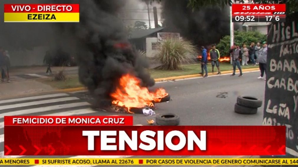 Los manifestantes bloquearon calles y quemaron neumáticos.
