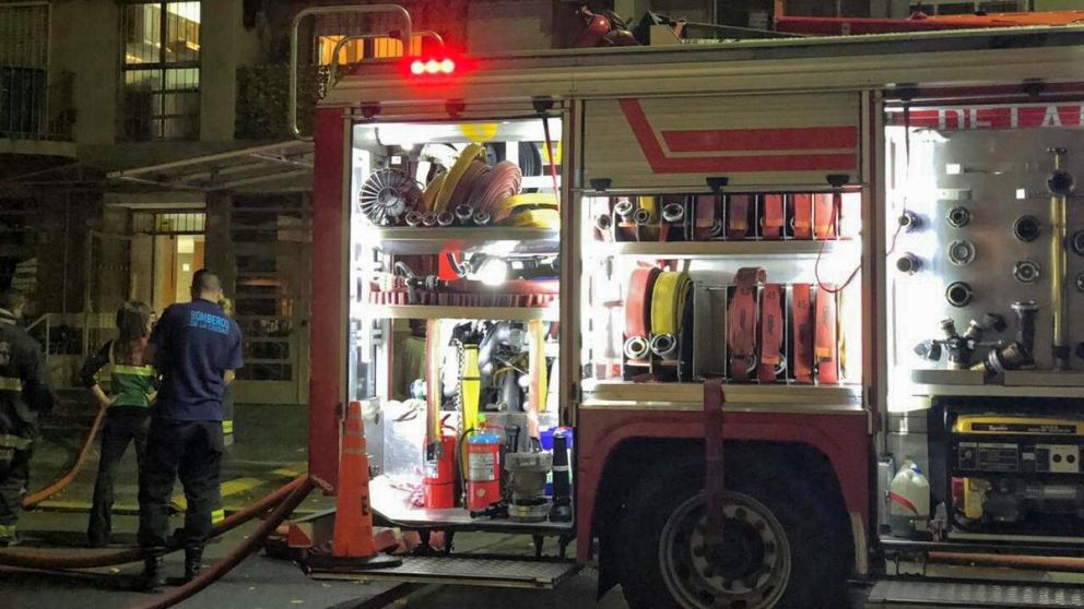 Varias dotaciones de bomboneros trabajaron durante toda la tarde en el lugar.
