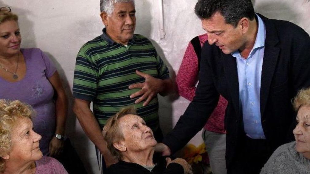 Massa visitó el Centro de Jubilados "Los Hermanos".(Twitter)